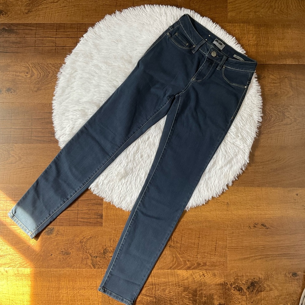 William Rast Slim Leg Jeans Size 4 soft blue stretch jeans